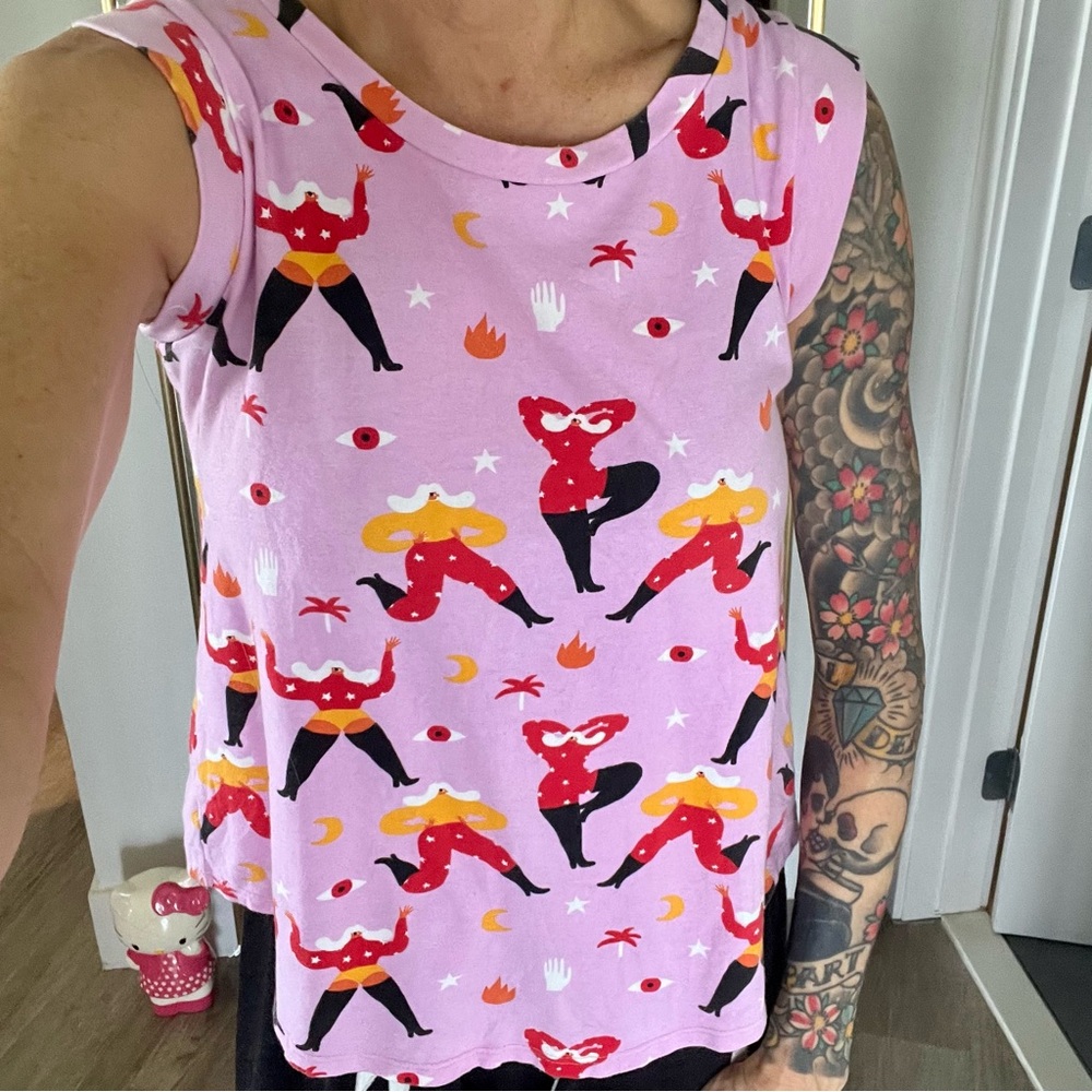 💖Nooworks Pink Tank with Red & Yellow Dancing Strong Woman Graphic Size Small💃